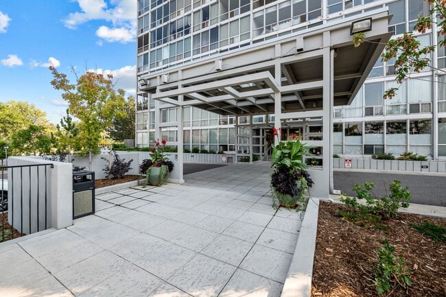 Building Photo - 3100 E Cherry Creek S Dr