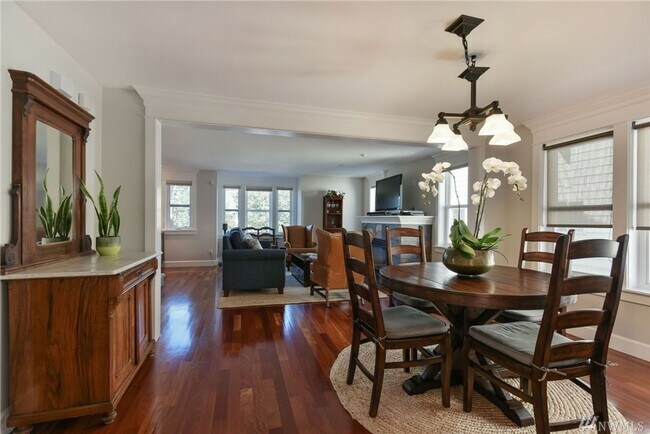 Photo - Stunning 3 Bed 2.5 Bath Townhome in Fremont