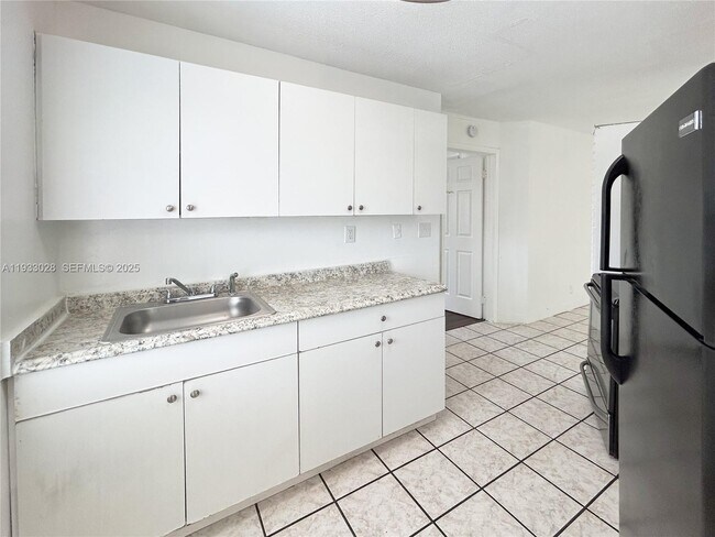 Photo - 3049 NW 9th Ave Unit 6