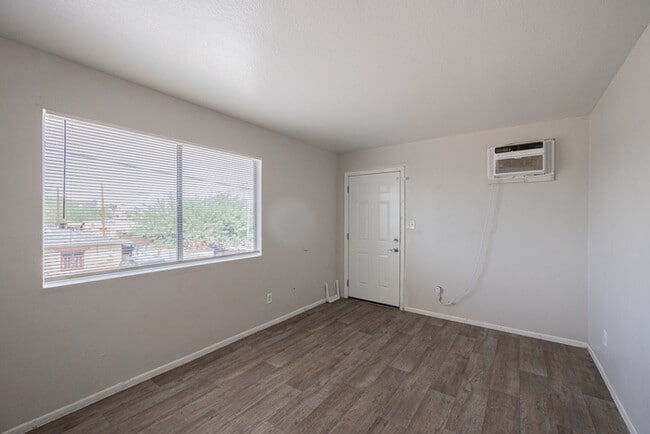 Photo - 622 N 30th Pl
