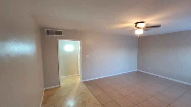 Photo - 730 E 1st St