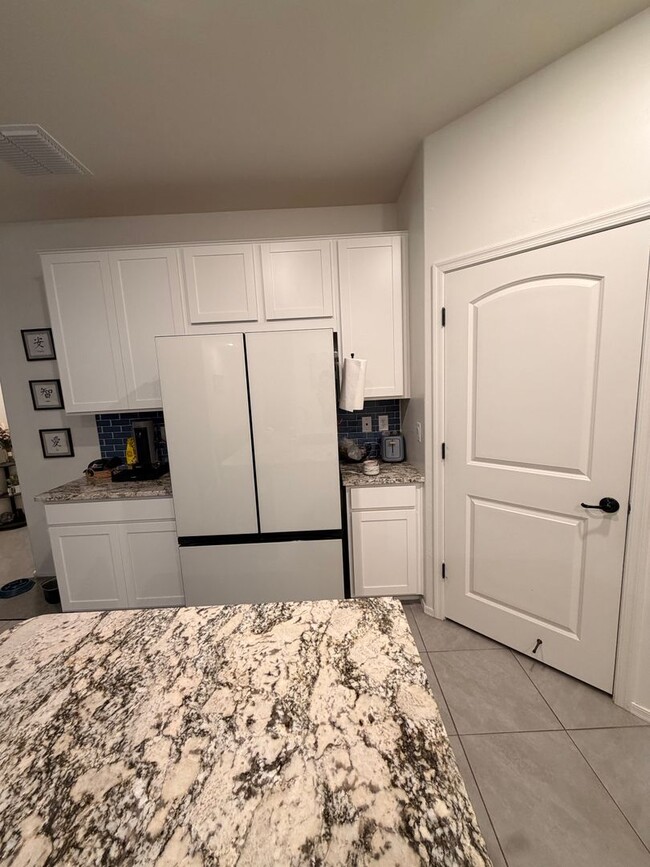 Photo - ***MOVE IN SPECIAL!!!! JULY RENT FREE!!!! Pristine 3 bedroom 2 bath with den on Eastside!!!