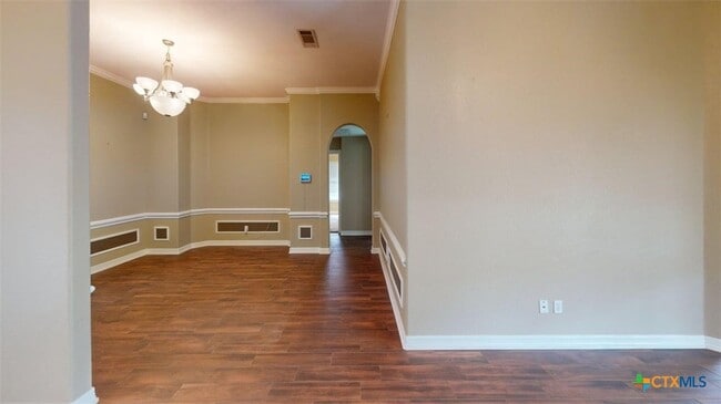 Photo - 142 Jesse James Dr