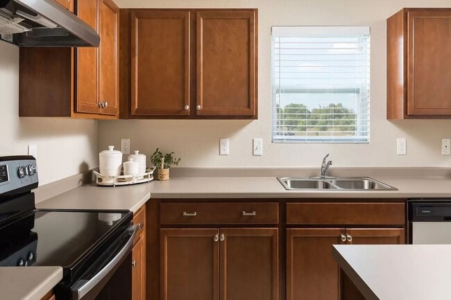 Photo - Large Newer Colonial for Lease in Fowlerville Schools