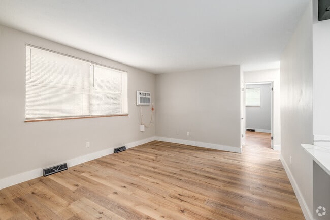 1BR, 1BA - 872SF - Living Room
