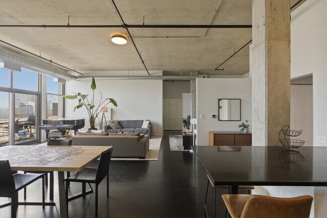 Photo - 900 N Kingsbury St Unidad 01166