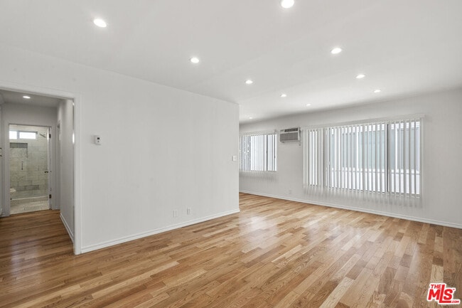 Photo - 923 N San Vicente Blvd Unit 7