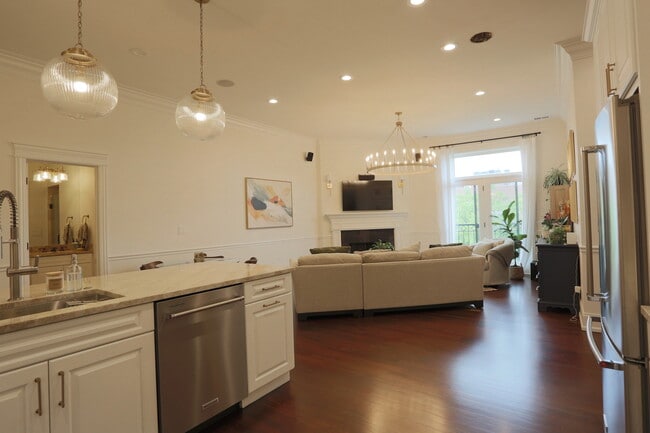 Photo - 2401 N Janssen Ave Unit 408