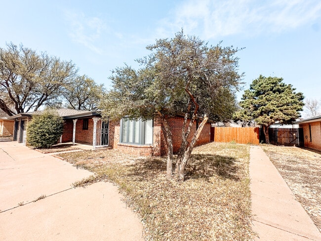 Photo - 5712 73rd St