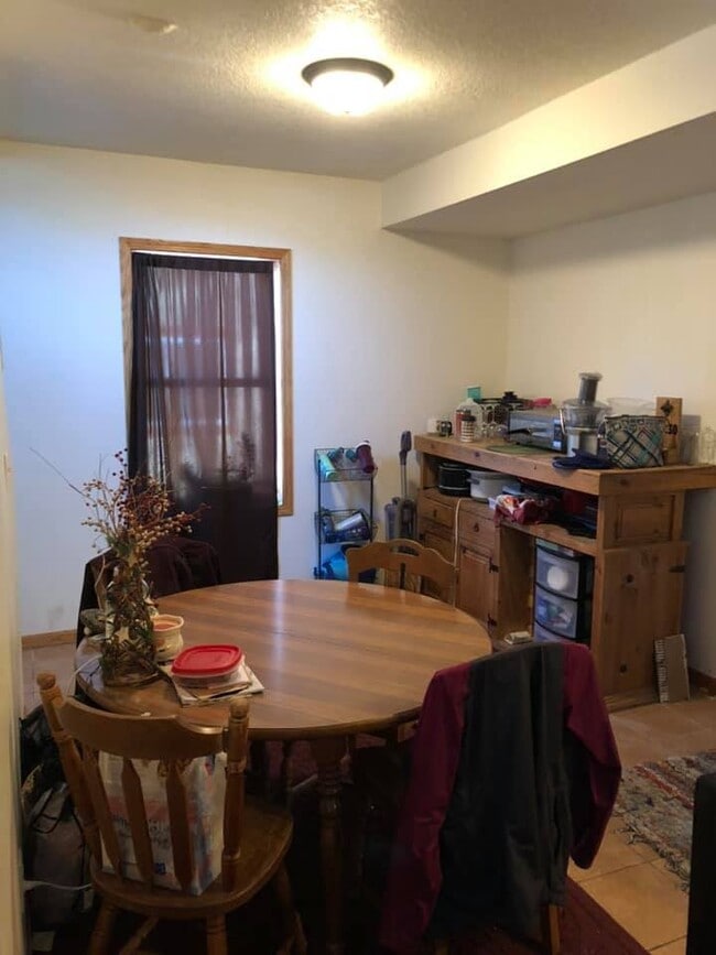 Dining - 911 Johnson St