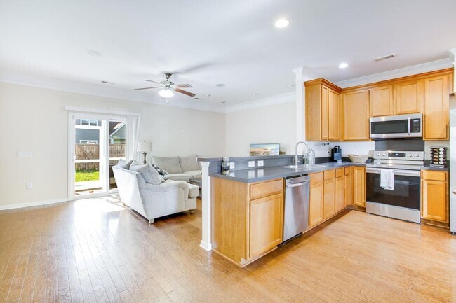 Photo - 2 Bedroom, 2.5 Bathroom Townhome in Landings at Montague - Goose Creek