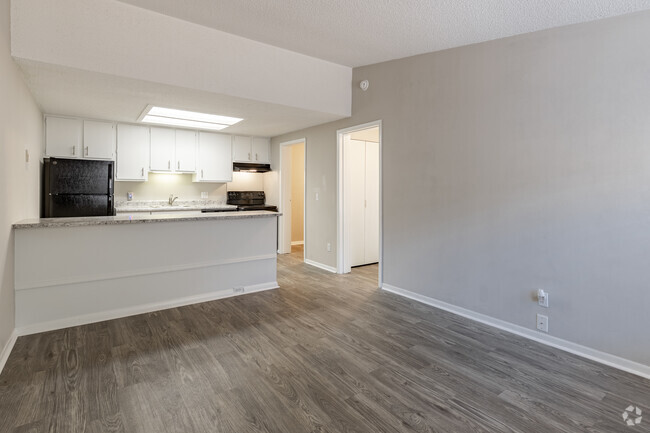 Interior Photo - Elmwood Rental