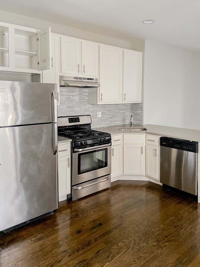 Photo - 5156 N Leavitt St Condo
