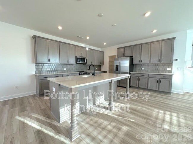 Photo - 2938 Clyde Dr