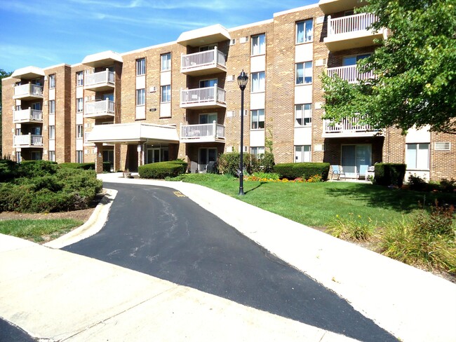 Building Photo - 2423 N Kennicott Dr Unit 3A Rental