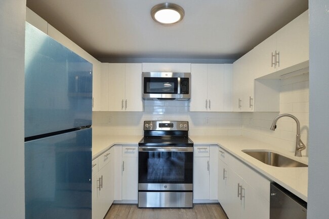 Photo - 1049 Pleasant St Townhome