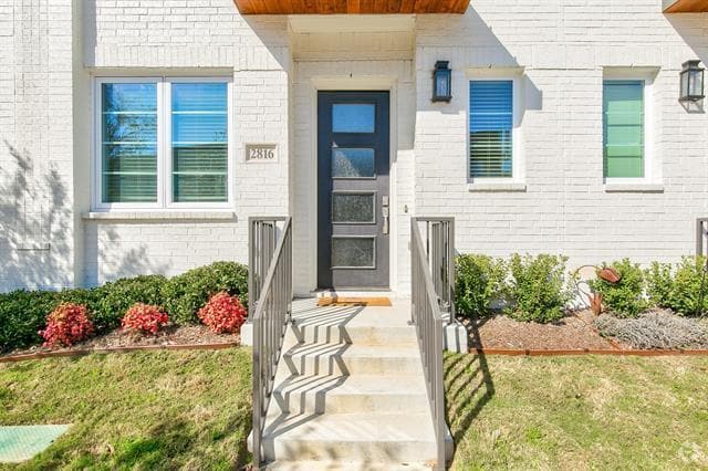 Building Photo - 2816 Merrimac St Rental