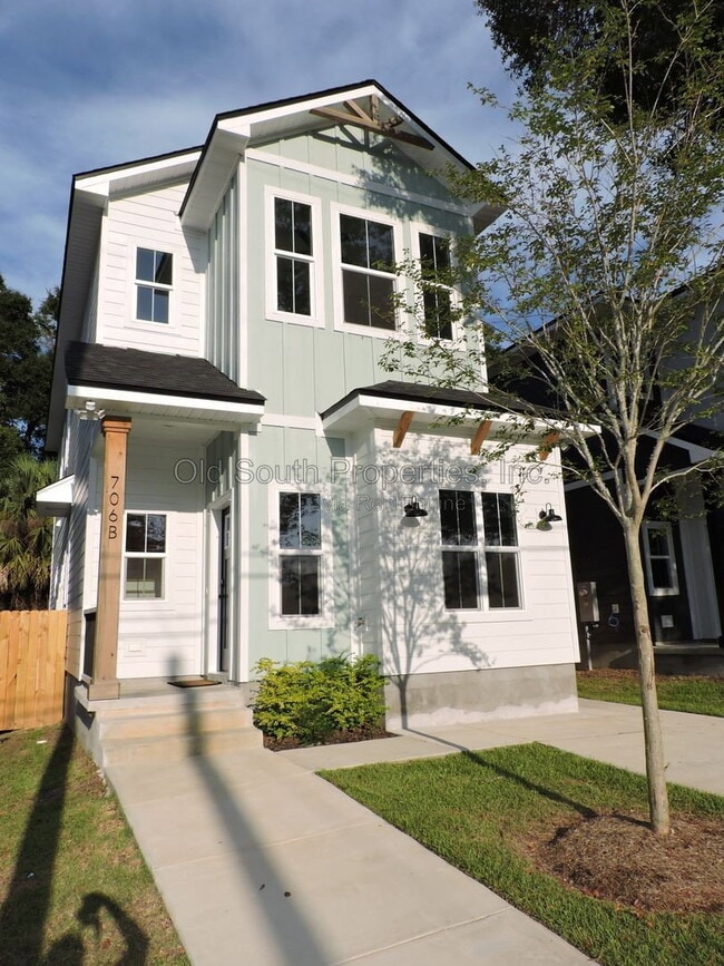 Building Photo - 706 N F St