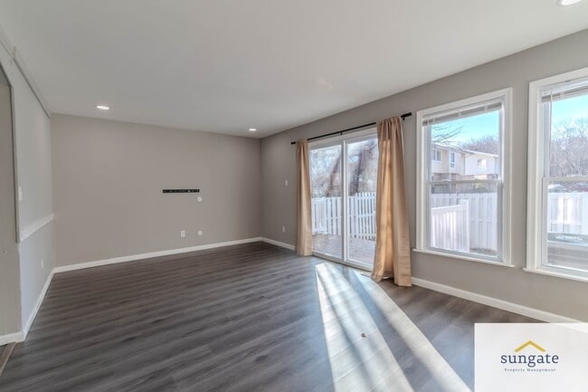 Photo - 4254 Cayuga Rd