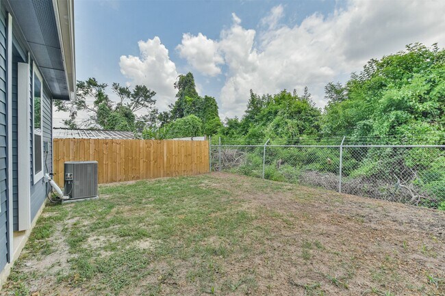 Photo - 7524 E Maxroy St