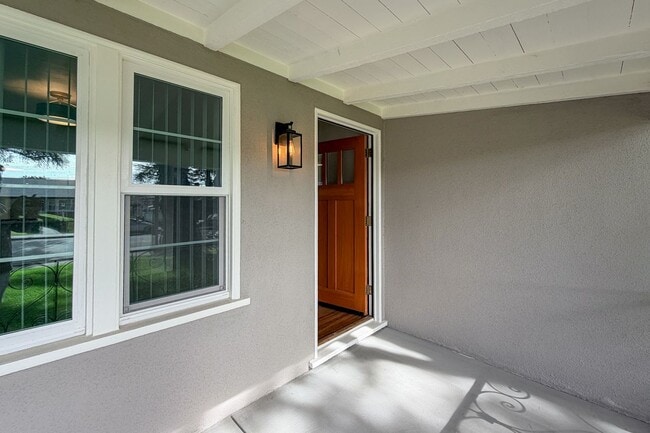 Photo - 431 Deodar Ave