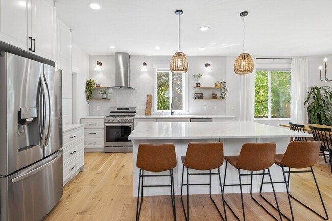 Photo - Remarkable Craftsman-4BR