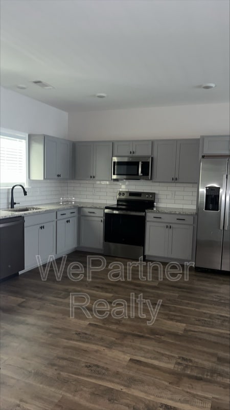 Building Photo - 100 Crest Pointe