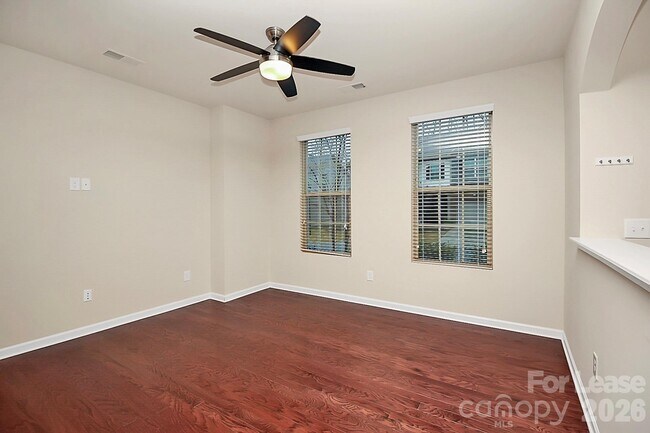 Photo - 5040 Mockernut Ln