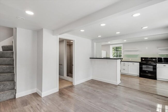 Photo - 32 Jerry Way