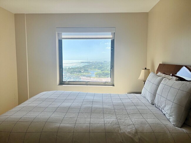 Photo - Fully furnished unit in the Watermark! 20th floor! VIEWS!
