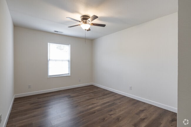2BR, 1BA - 900SF - Bedroom