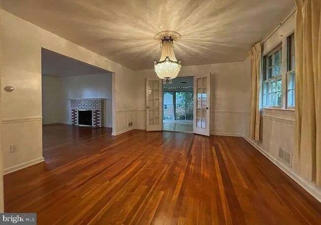 Photo - 3637 38th St N