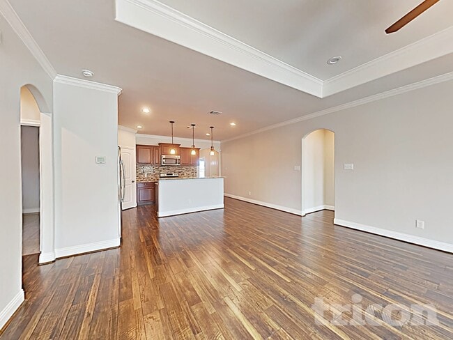 Photo - 1002 Woodcrest Dr