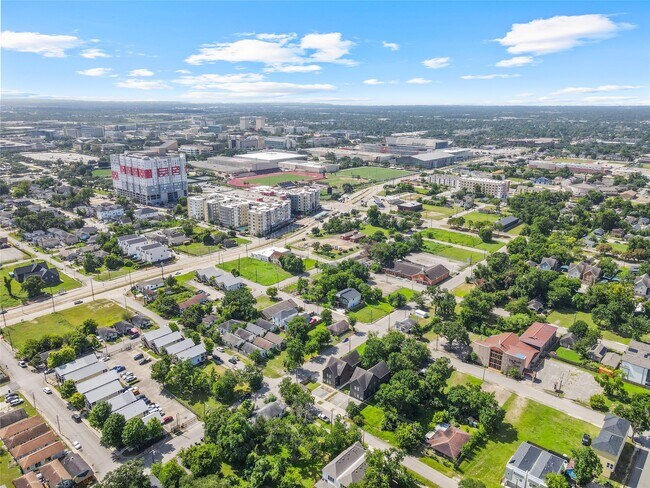 Photo - 3424 Tuam St