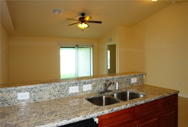 Photo - 530 SE 5th Ave