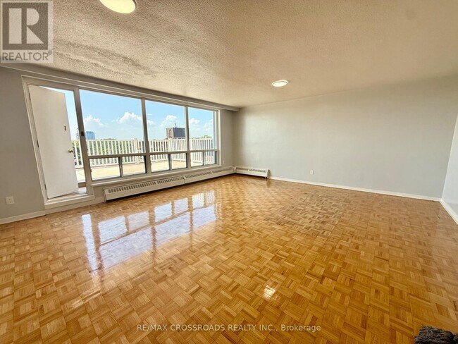 Photo - 363 Lakeshore Rd E Unit 801