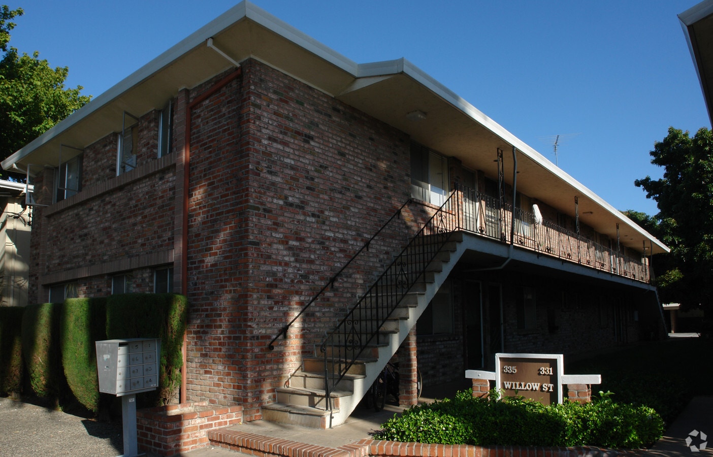 Photo - 327 Willow St