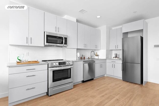 Photo - 912 Broadway