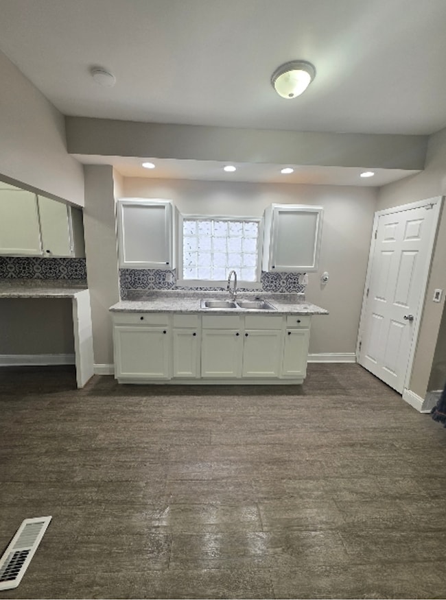 Photo - 492 E Markison Ave