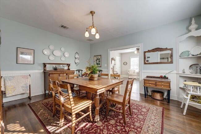 Photo - Daring 2 bedroom 1 bath in the heart of Ryan Place. Unit 100
