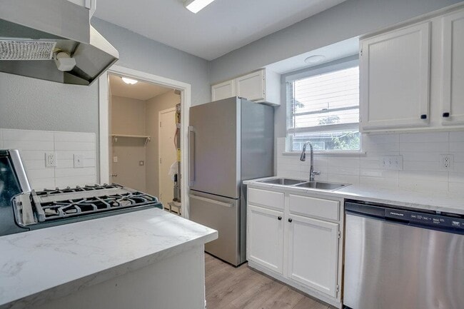 Photo - 304 John N Garner Cir
