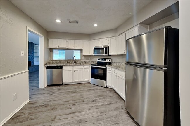 Photo - 4718 Lost Lake Ln