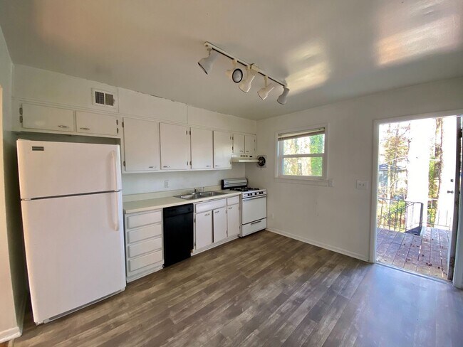 Photo - 351 Hillcrest Ave