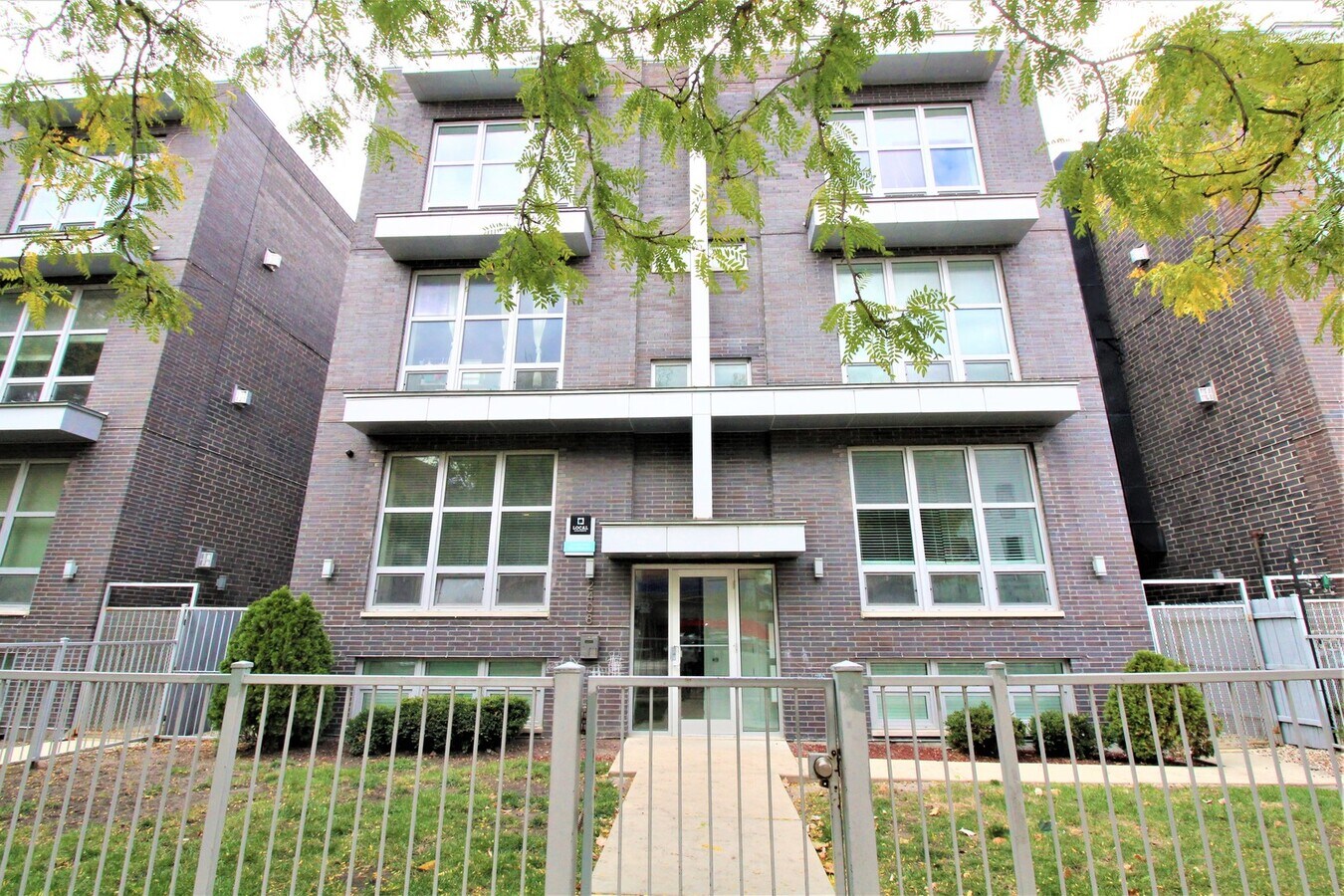 Photo - 2412 W Cortland St
