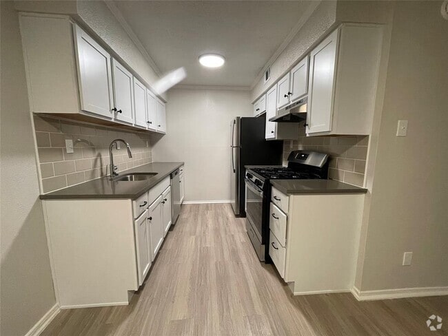 Building Photo - 2211 Lawnmont Ave Unit 116 Rental