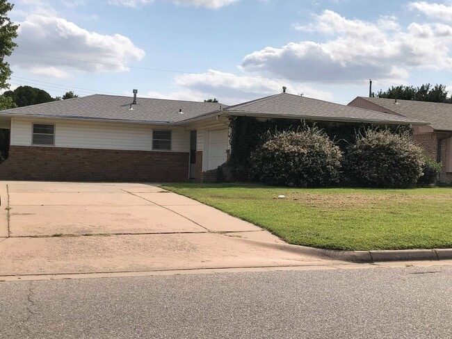 Building Photo - Chisholm Schools!! Rental