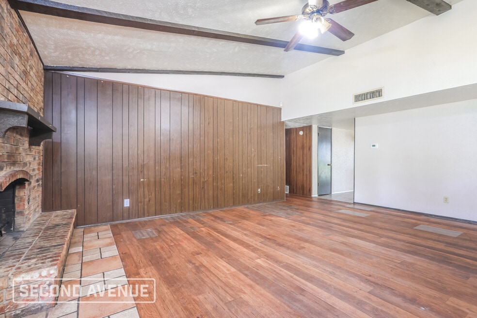 160 Crestwood Blvd