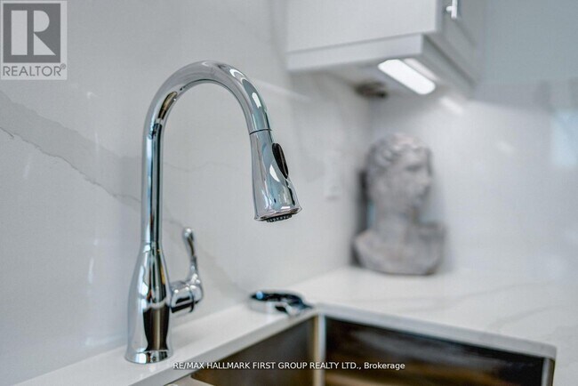 Photo - 1000 The Esplanade N Unit 213