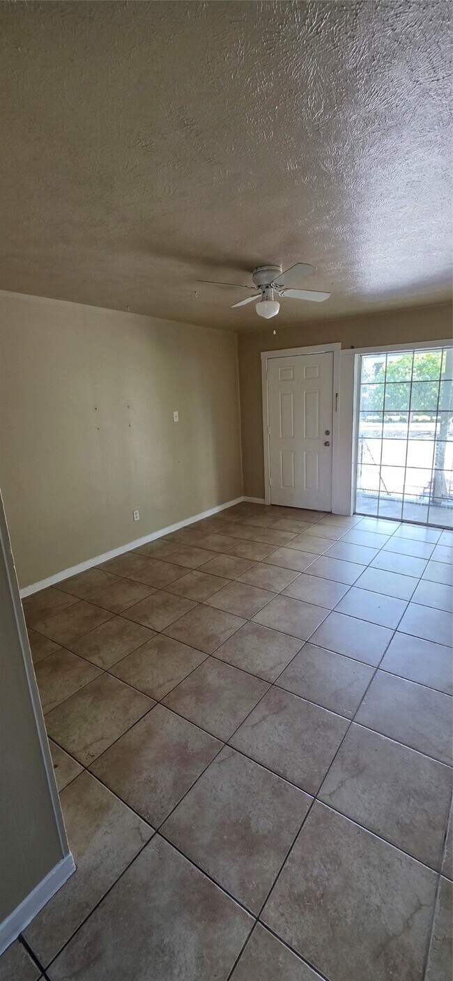 Photo - 4005 Irvington Blvd Unit 6