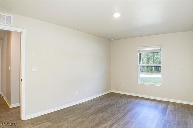 Building Photo - 343 Reeves St